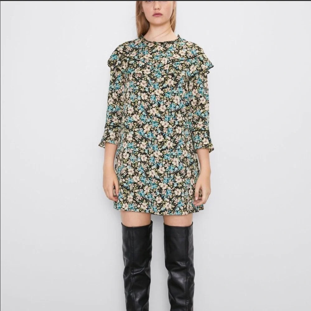 - Nwt! Zara floral print dress size Large!